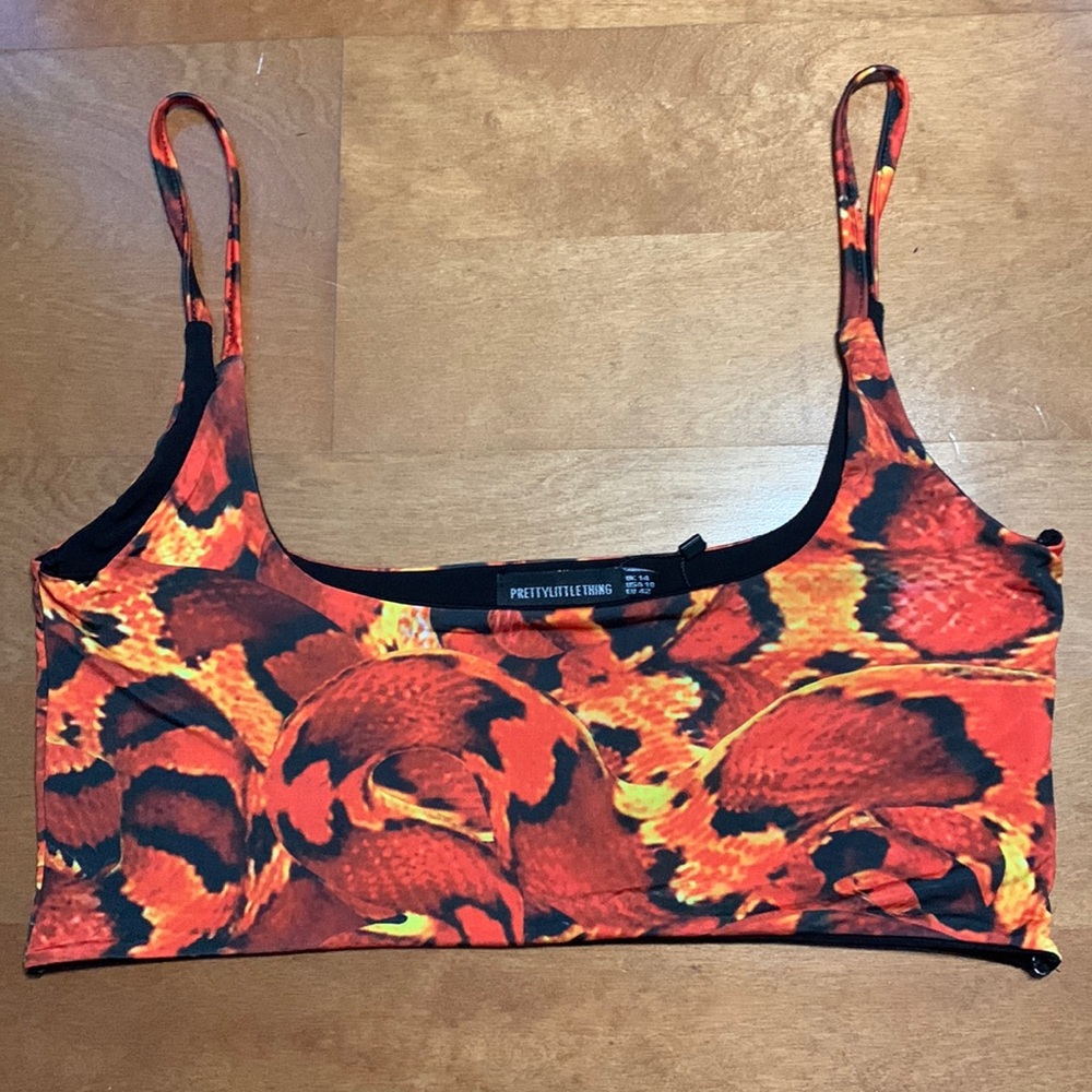 PrettyLittleThing - Orange Snake Strappy Crop Top